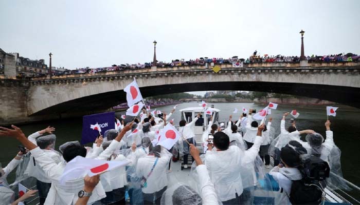 Parade Atlet Olimpiade Paris Diguyur Hujan Deras